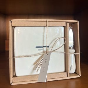 Rae Dunn - Serve and Slice - Plate and Knife Set